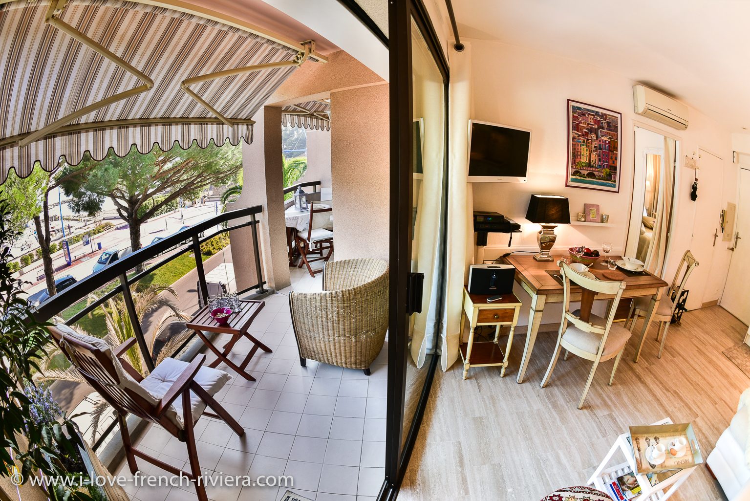 Holiday apartment with a nice sun terrace in La Napoule facing the sea