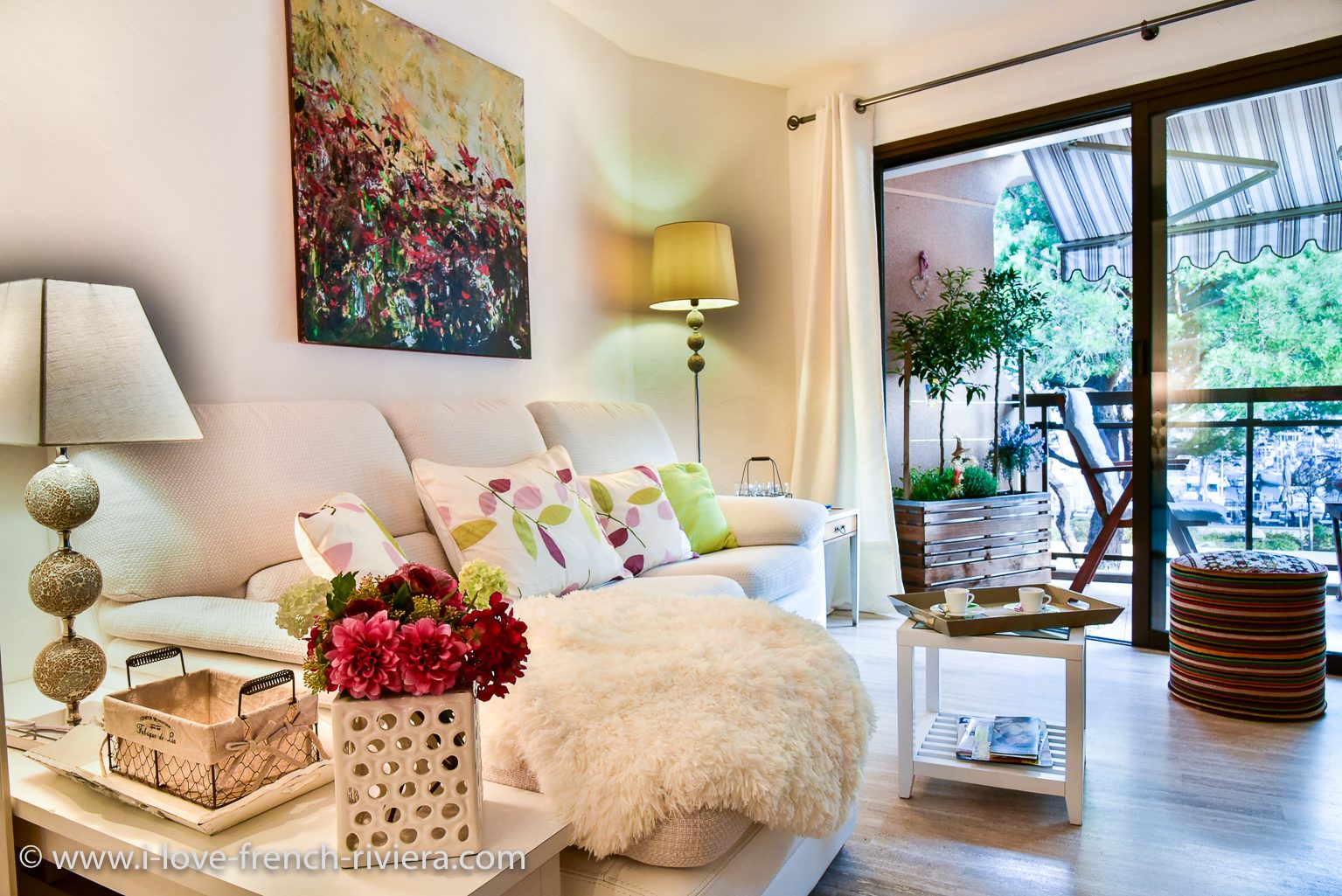 Enjoy a charming cottage facing the sea in the bay of Cannes